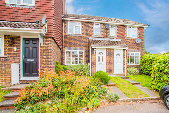 2 Bedroom Terraced House To Rent In Campbell Close, Buckingham, MK18