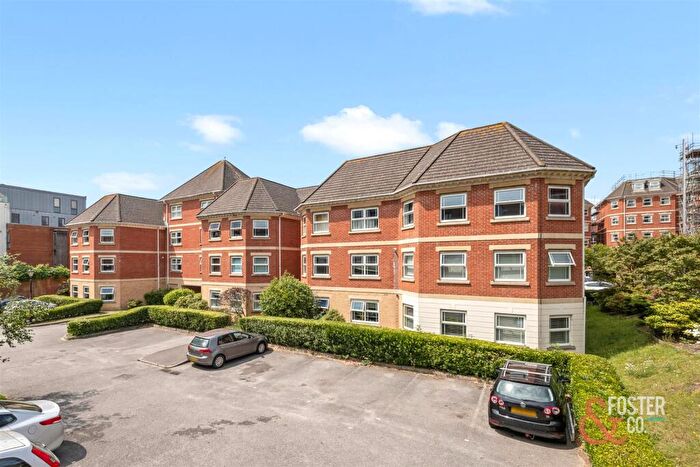 2 Bedroom Apartment For Sale In Chatsworth Square, Hove, BN3