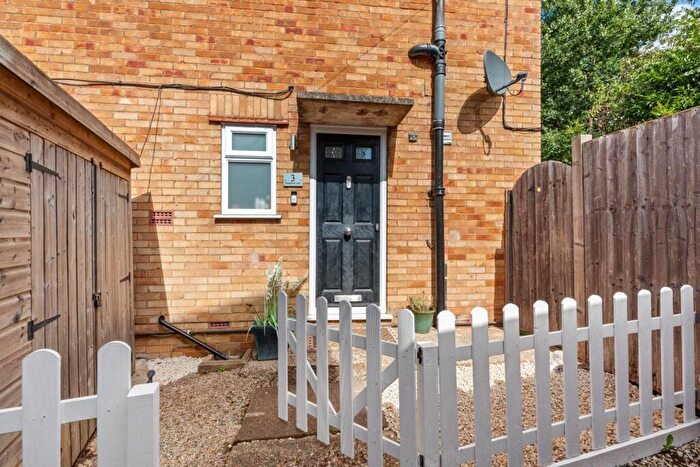1 Bedroom Flat For Sale In Sheepfold Lane, Amersham, Buckinghamshire, HP7