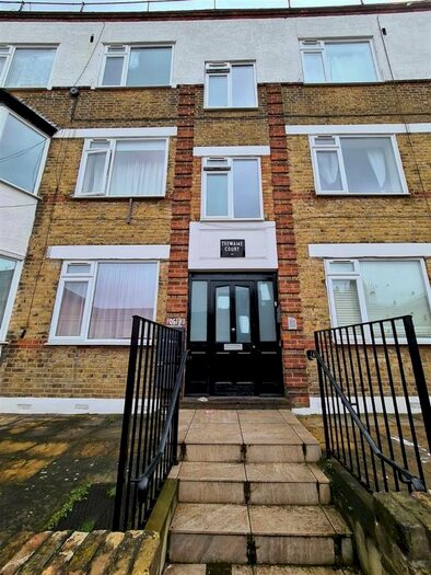 2 Bedroom Flat To Rent In Tremaine Court, Lyham Road, London, SW2