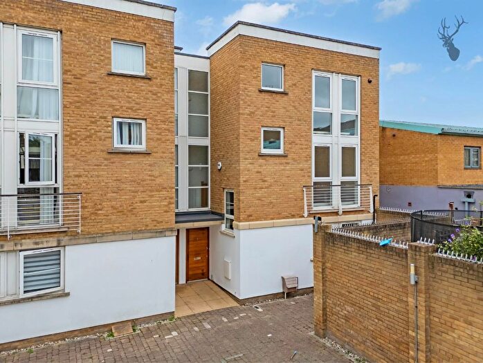5 Bedroom End Of Terrace House To Rent In Crowther Close, Fulham, SW6