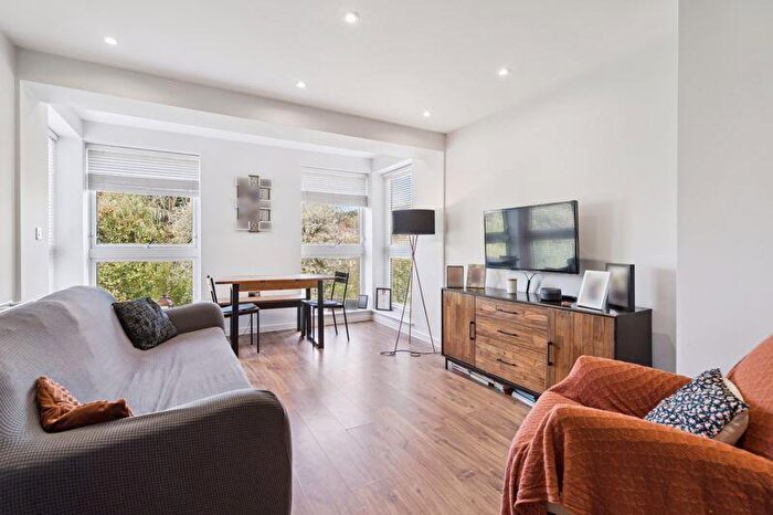 2 Bedroom Flat For Sale In Bartlett Crescent, High Wycombe, HP12