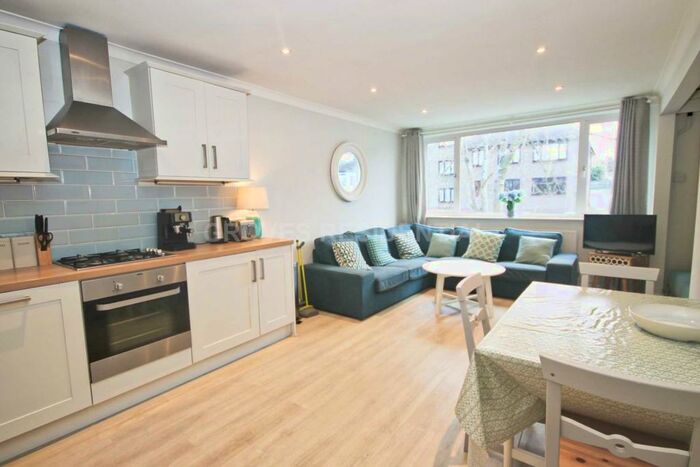 3 Bedroom Maisonette To Rent In Dukes Avenue, New Malden, KT3