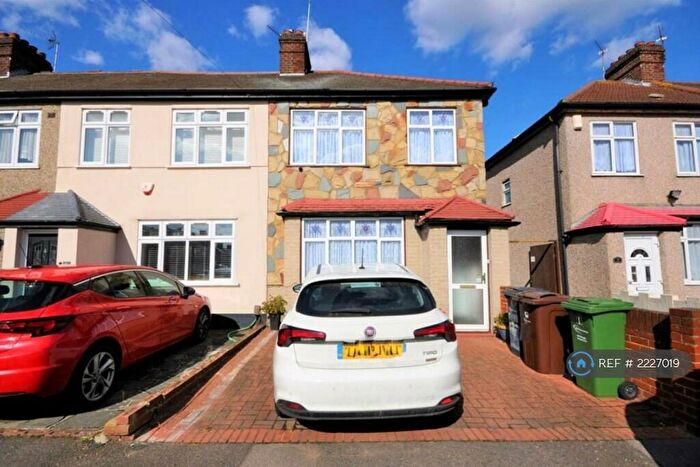 3 Bedroom End Of Terrace House To Rent In Lamberhurst Road, Dagenham, RM8
