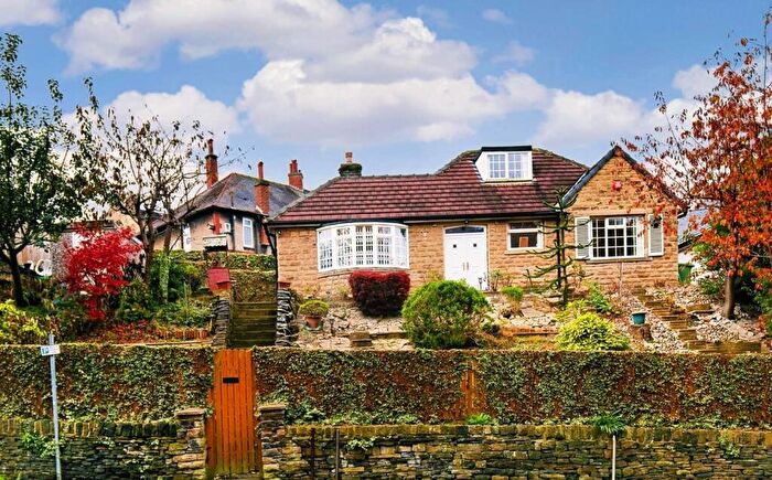 2 Bedroom Detached Bungalow For Sale In Newsome Road, Huddersfield, HD4