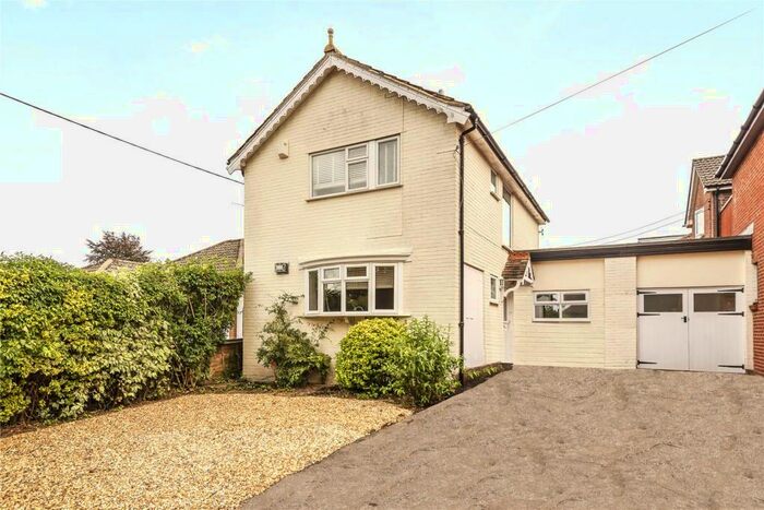 3 Bedroom Link Detached House To Rent In Grange Road, Alresford, Hampshire, SO24