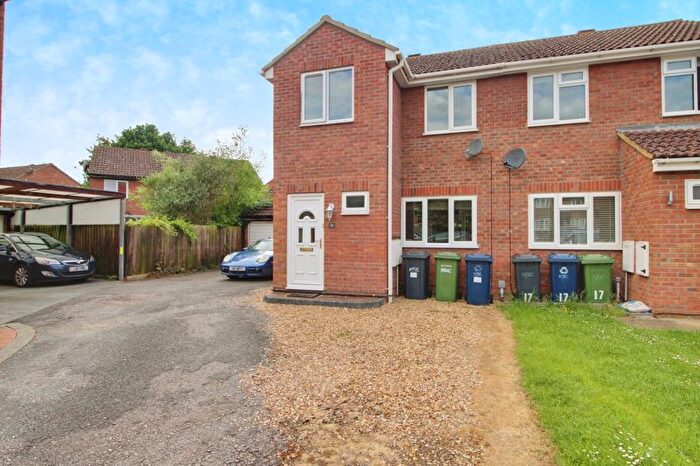 3 Bedroom Semi-Detached House To Rent In Raleigh Close, St. Neots, PE19