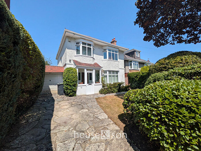 4 Bedroom Detached House For Sale In Brackendale Road, Bournemouth, BH8