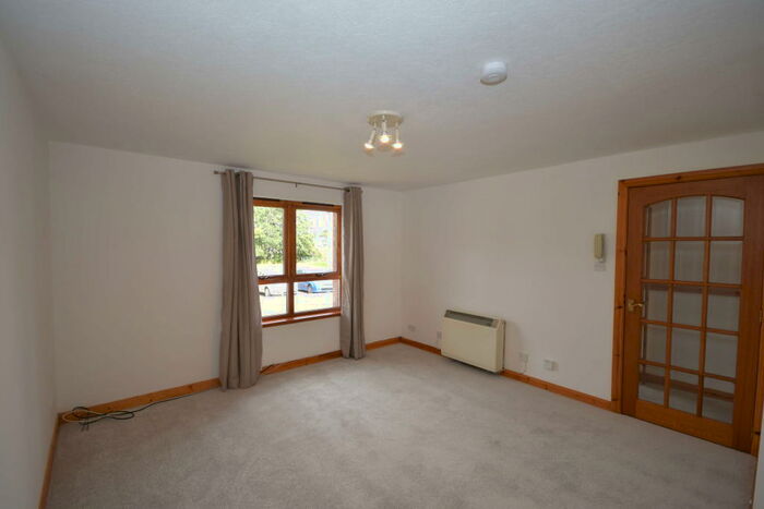 2 Bedroom Ground Flat To Rent In Alltan Place, Inverness, IV2