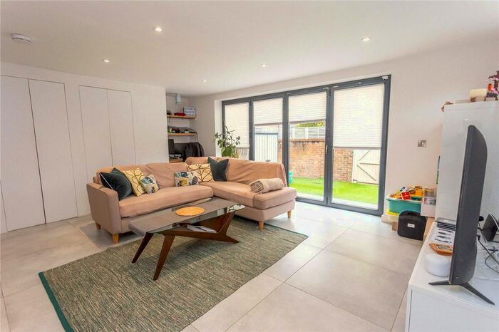 3 Bedroom End Of Terrace House To Rent In Fishermans Drive, Canada Water, SE16