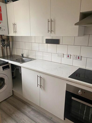 4 Bedroom Flat To Rent In Grove Green Road, London, E11
