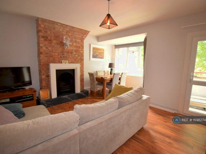 2 Bedroom Flat To Rent In Pinner House, London, SE5