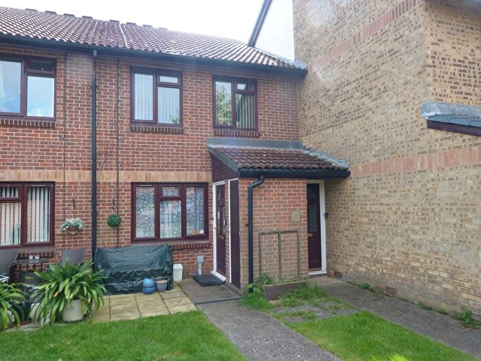 1 Bedroom Flat For Sale In Church Court Grove, St. Peters, Broadstairs, CT10