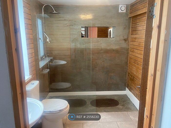 1 Bedroom Flat To Rent In Chesshyre St, Swansea, SA2