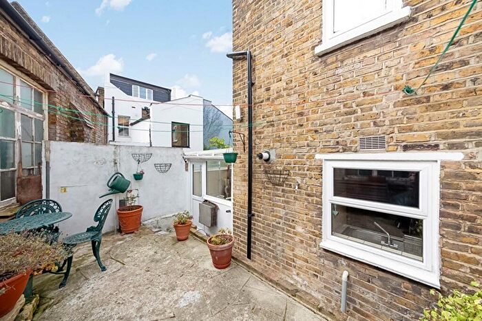 3 Bedroom End Of Terrace House For Sale In Mayall Road, Herne Hill, SE24