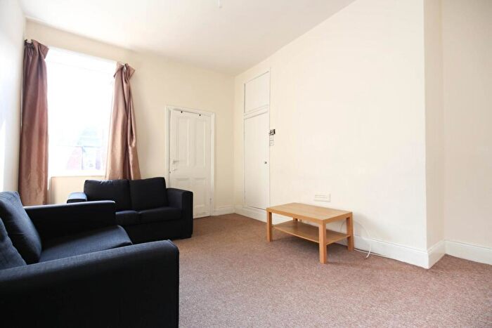 3 Bedroom Flat To Rent In Warwick Street, Newcastle Upon Tyne, NE6