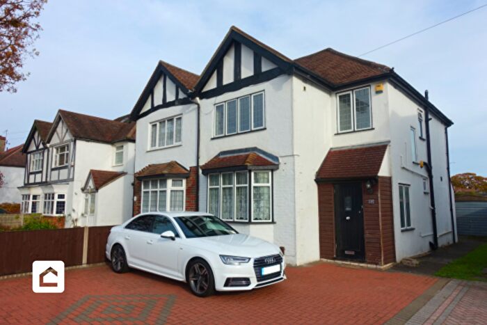 3 Bedroom Semi-Detached House To Rent In Coulsdon, Surrey, CR5