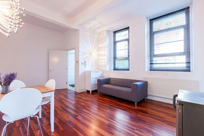 2 Bedroom Flat To Rent In Sunlight Square, Bethnal Green, London, E2