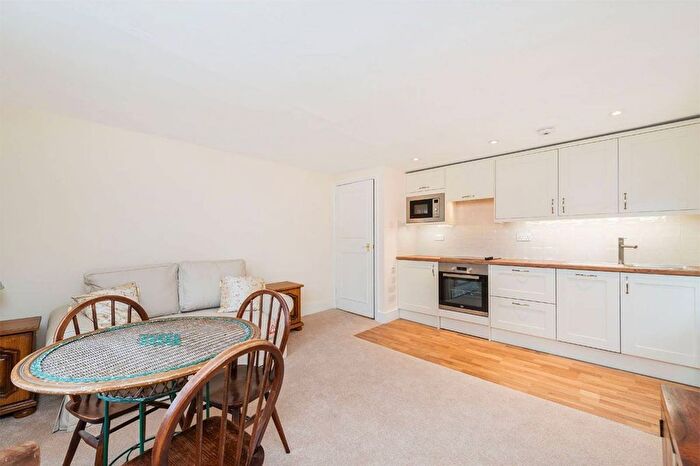 1 Bedroom Flat To Rent In Wandsworth Bridge Road, Fulham, London, SW6