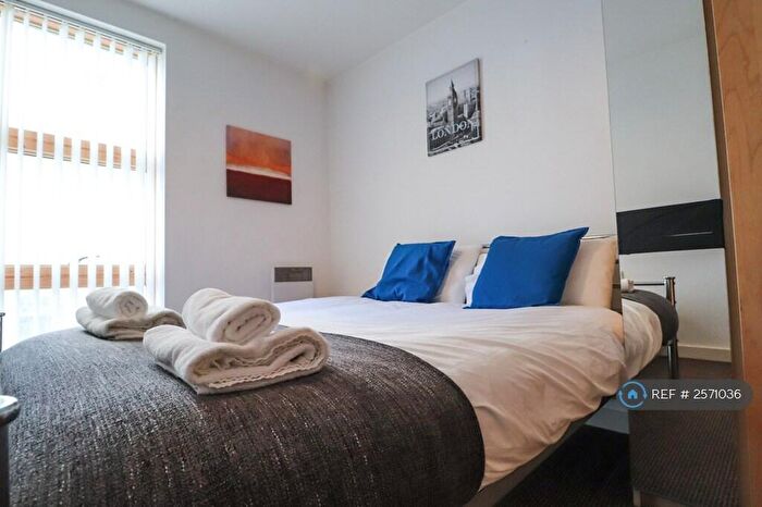 2 Bedroom Flat To Rent In Barton Place, Manchester, M4