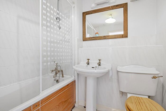 2 Bedroom Apartment To Rent In Worgan Street London, SE16