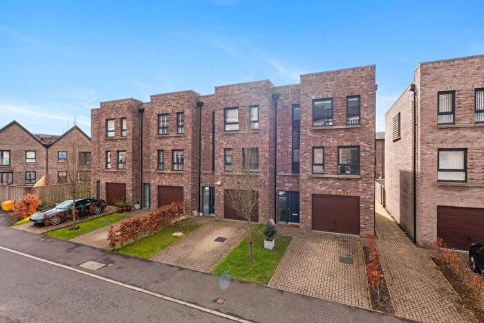 4 Bedroom Town House For Sale In Riverford Court, Shawlands, G43