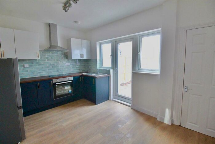 2 Bedroom House To Rent In Campion Avenue, Hull, HU4