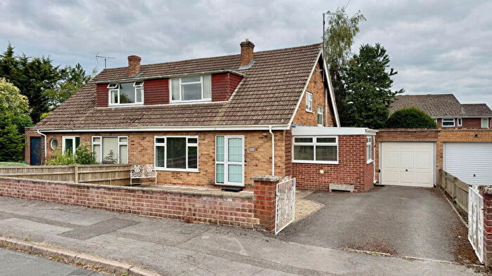 3 Bedroom Semi-Detached House For Sale In Elmhurst Road, Thatcham, RG18