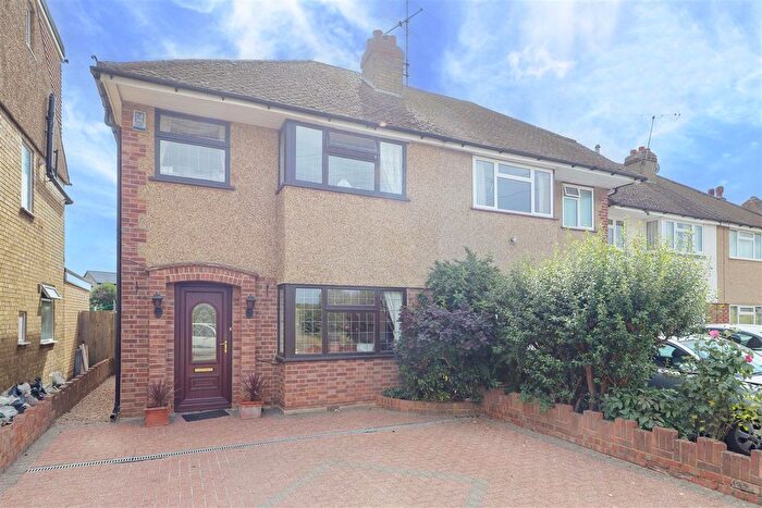 3 Bedroom Semi-detached House For Sale In Knighton Way Lane, Denham, UB9