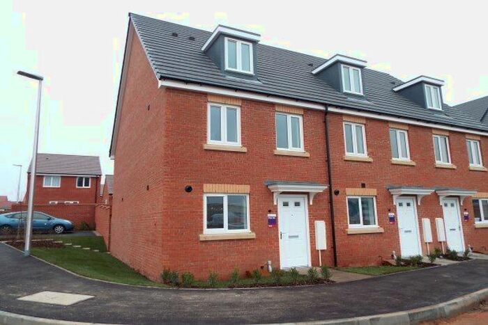 3 Bedroom End Of Terrace House To Rent In Curiosity Close, Rugby, CV21