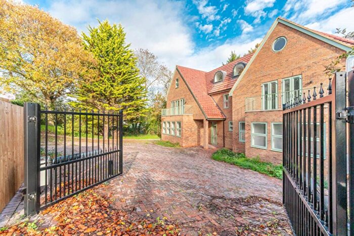 1 Bedroom Flat For Sale In West End Lane, Pinner, HA5