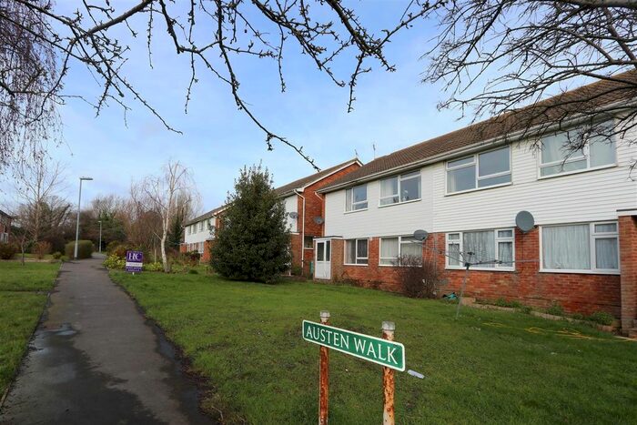 2 Bedroom Flat To Rent In Austen Walk, Eastbourne, BN23