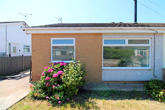 2 Bedroom Bungalow To Rent In Doren Avenue, Rhyl, Clwyd, LL18