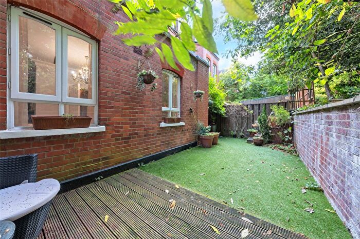 2 Bedroom Flat For Sale In Finchley Road, London, NW3