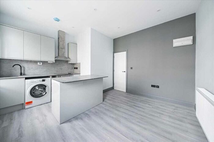 1 Bedroom Flat To Rent In Commercial Road, London, E1