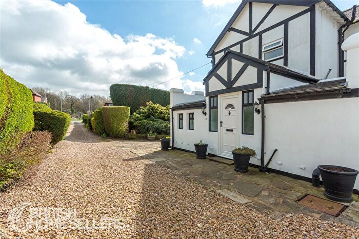 3 Bedroom Detached House For Sale In Dewsbury Road, Tingley, Wakefield, West Yorkshire, WF3