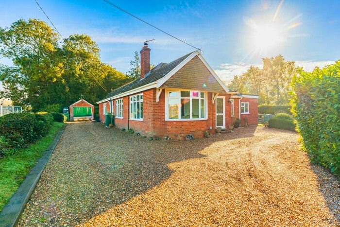 4 Bedroom Detached Bungalow For Sale In Lingwood Road, North Burlingham, NR13