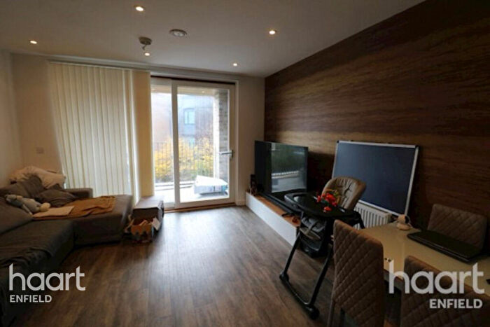 1 Bedroom Apartment To Rent In Woodall Road, Enfield, EN3