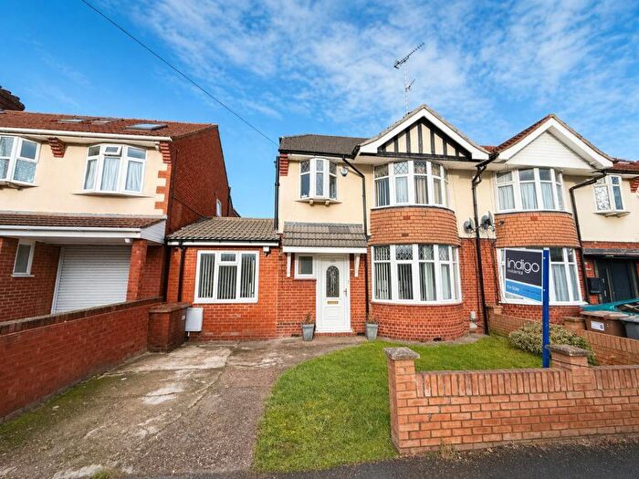 3 Bedroom Semi-Detached House For Sale In Carlton Crescent, Luton, LU3
