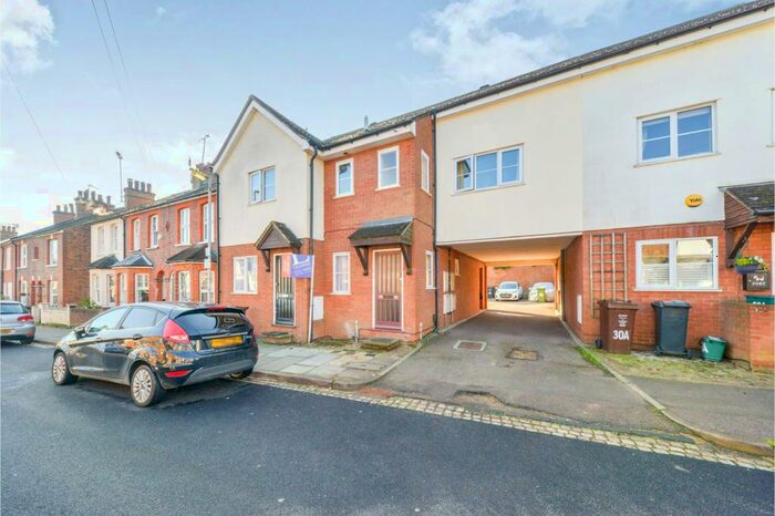 2 Bedroom Apartment To Rent In Boundary Road, AL1