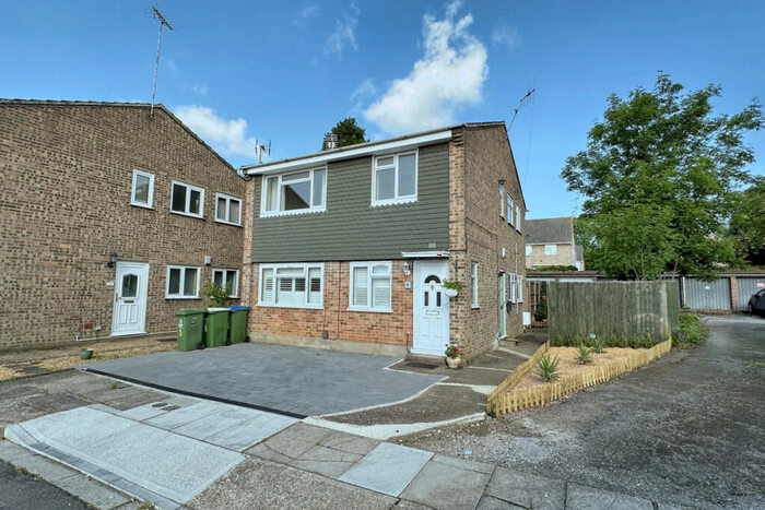 2 Bedroom Maisonette To Rent In Frimley Court, Sidcup, DA14