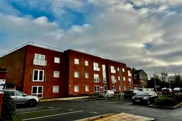2 Bedroom Flat To Rent In Edwin Court, Eccles, M30