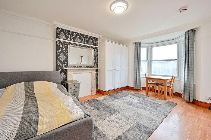 Studio For Sale In Kirchen Road, West Ealing, London, W13