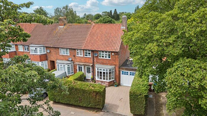 3 Bedroom End Of Terrace House For Sale In Handside Lane, Welwyn Garden City, Hertfordshire, AL8