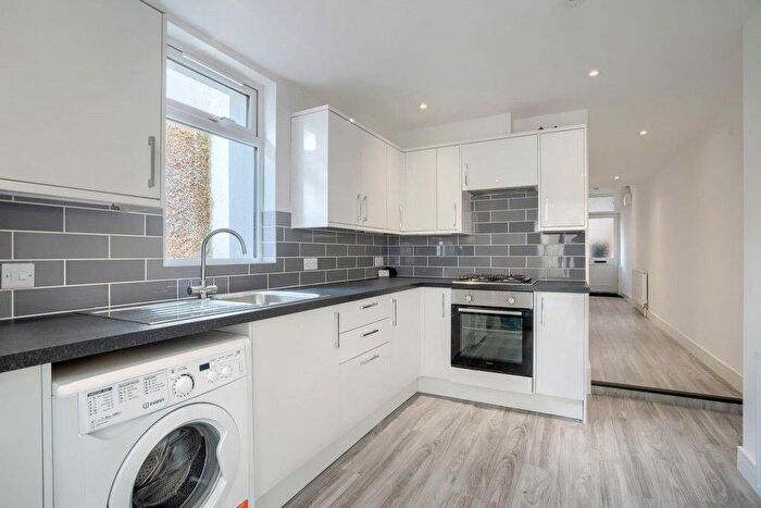 2 Bedroom Flat To Rent In Eastern Road, BN2