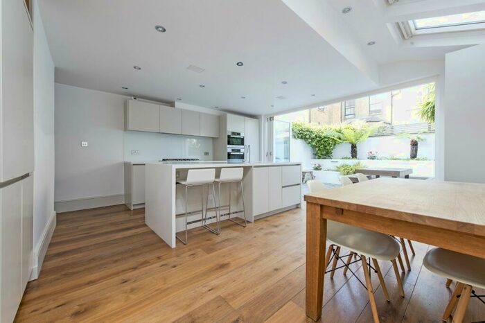 4 Bedroom Terraced House To Rent In Longbeach Road, SW11