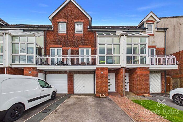 4 Bedroom Terraced House For Sale In Heathmoor Park Road, Halifax, West Yorkshire, HX2