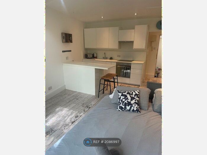 Studio To Rent In Cecilia Road, London, E8