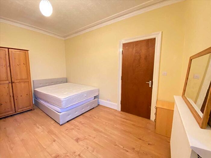 Studio To Rent In Broughton Road, London, W13