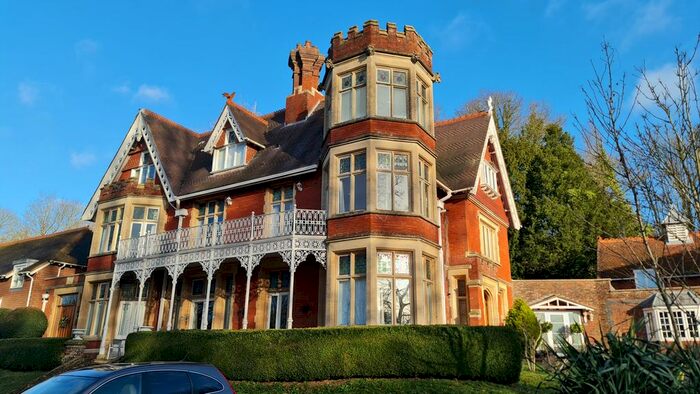 1 Bedroom Flat To Rent In Hughenden Manor, Salisbury, SP5